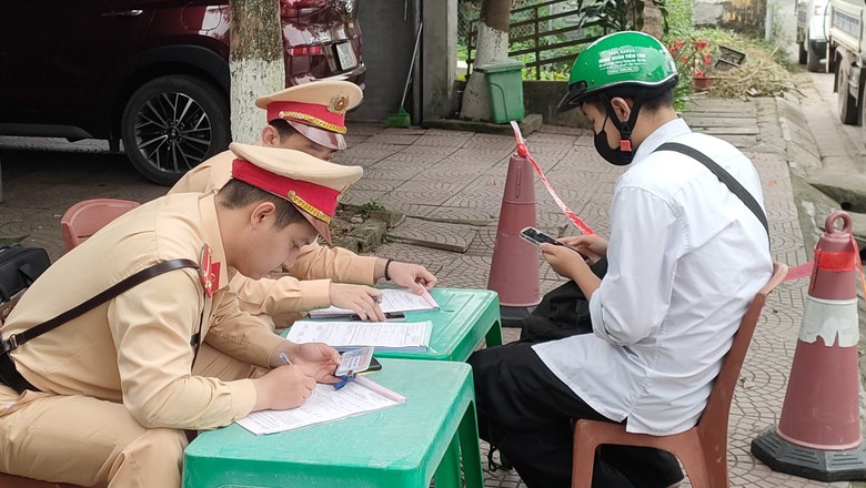 Quảng Ninh: Đảm bảo ATGT tr&ecirc;n c&aacute;c cung đường ở khu vực miền Đ&ocirc;ng- Ảnh 2.
