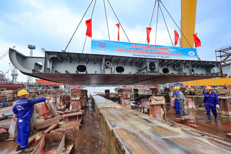 C&ocirc;ng ty Đ&oacute;ng t&agrave;u Ph&agrave; Rừng hạ thủy t&agrave;u dầu trọng tải 13.000 DWT- Ảnh 5.