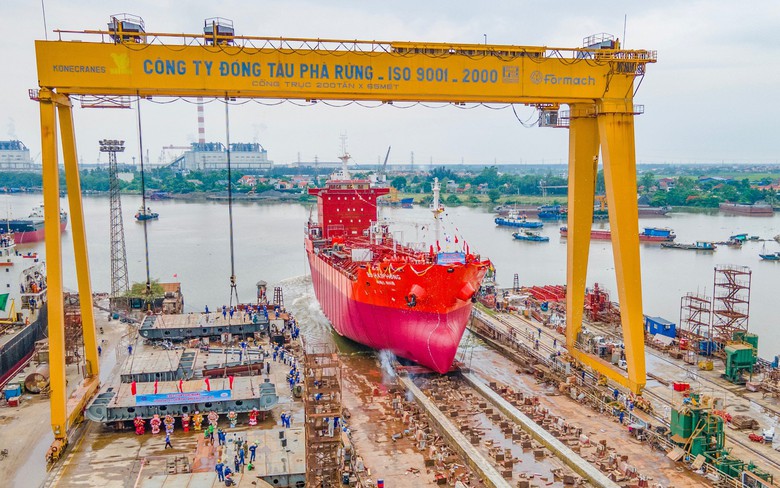 C&ocirc;ng ty Đ&oacute;ng t&agrave;u Ph&agrave; Rừng hạ thủy t&agrave;u dầu trọng tải 13.000 DWT