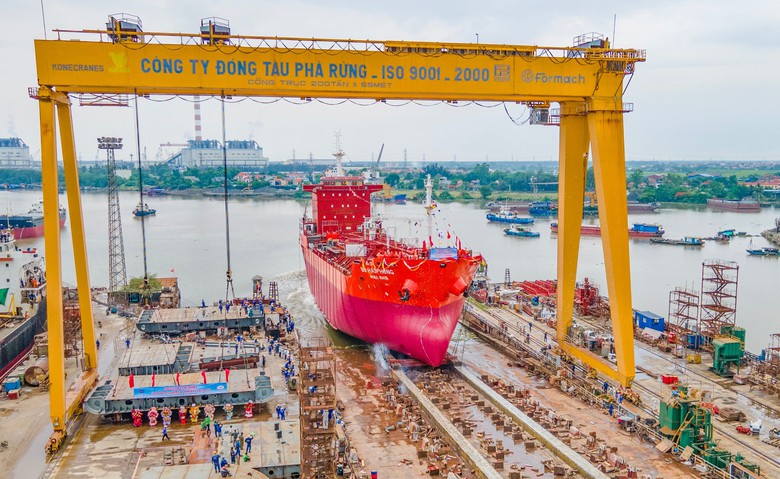 C&ocirc;ng ty Đ&oacute;ng t&agrave;u Ph&agrave; Rừng hạ thủy t&agrave;u dầu trọng tải 13.000 DWT- Ảnh 4.