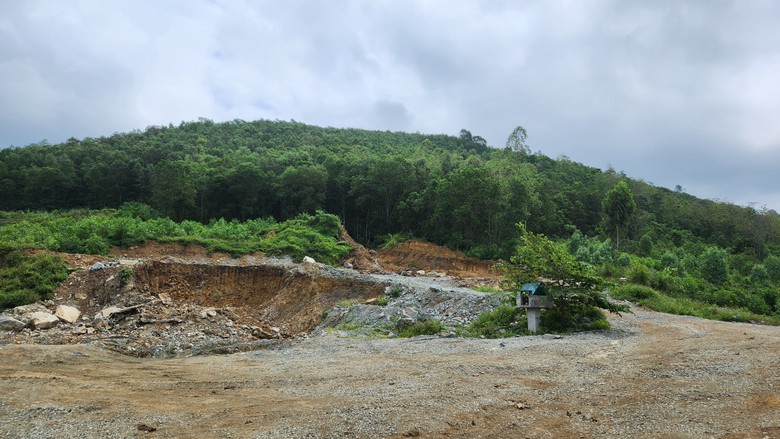 Vụ "x&eacute; r&agrave;o" chở đất v&agrave;o cao tốc: Điều tra h&agrave;nh vi nhận v&agrave; đưa hối lộ- Ảnh 3.