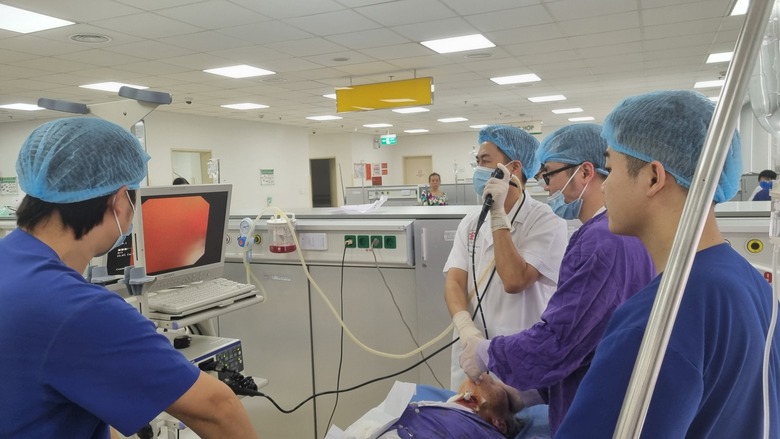 Cụ b&agrave; 90 tuổi nguy kịch v&igrave; h&oacute;c hạt hồng xi&ecirc;m- Ảnh 2.