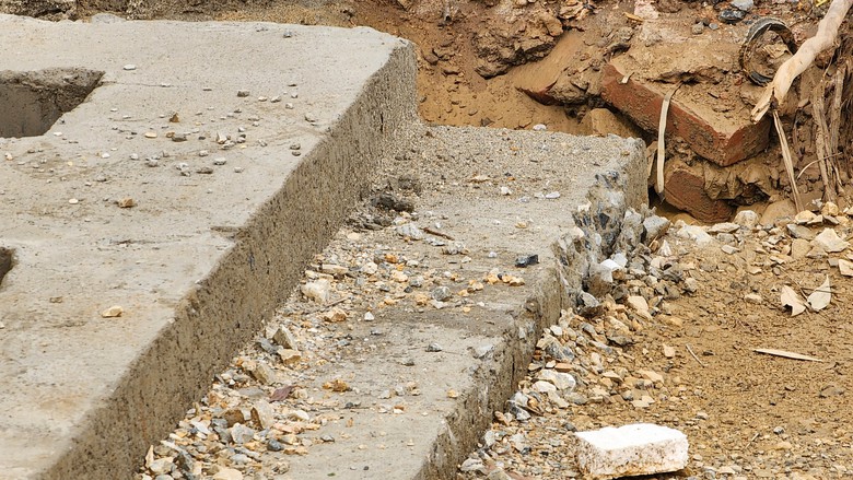 Dự án cải tạo đường tỉnh 295 qua Bắc Ninh: Xe chở đất đổ thải sai vị trí- Ảnh 4. Dự án cải tạo đường tỉnh 295 qua Bắc Ninh: Xe chở đất đổ thải sai vị trí- Ảnh 4.