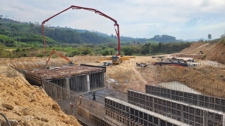 Thiếu đ&aacute; thi c&ocirc;ng cao tốc Kh&aacute;nh H&ograve;a - Bu&ocirc;n Ma Thuột, nh&agrave; thầu như ngồi tr&ecirc;n lửa- Ảnh 1.