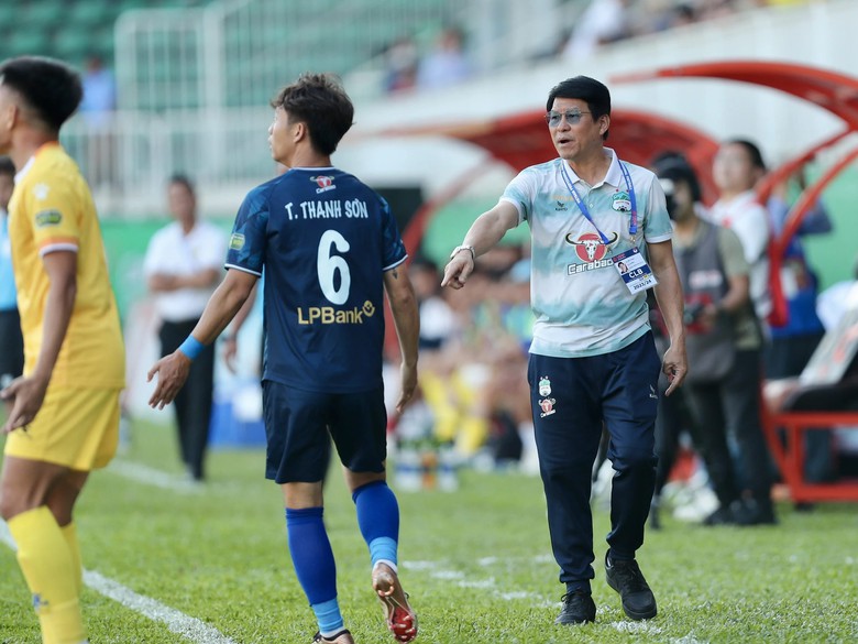 Bầu Đức tiếp tục c&oacute; quyết định ngỡ ng&agrave;ng với người "hồi sinh" HAGL?- Ảnh 2.