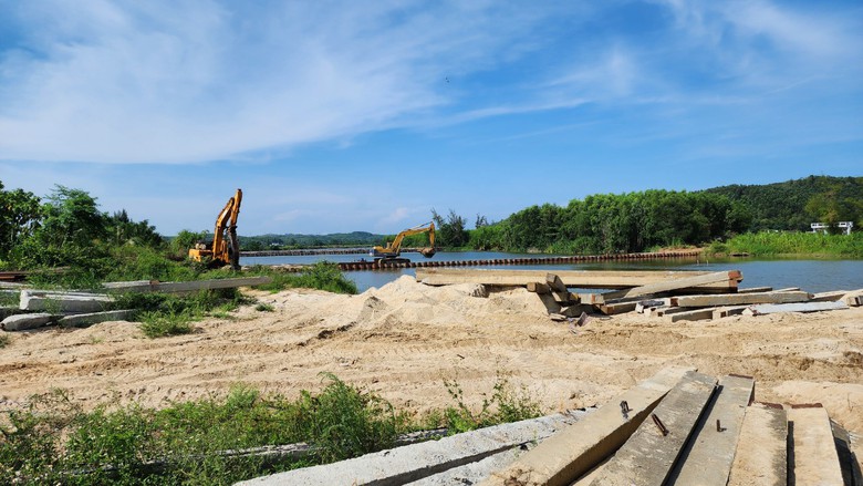 Quảng Ng&atilde;i: Ngổn ngang ở dự &aacute;n đập ngăn mặn gần 100 tỷ- Ảnh 1.
