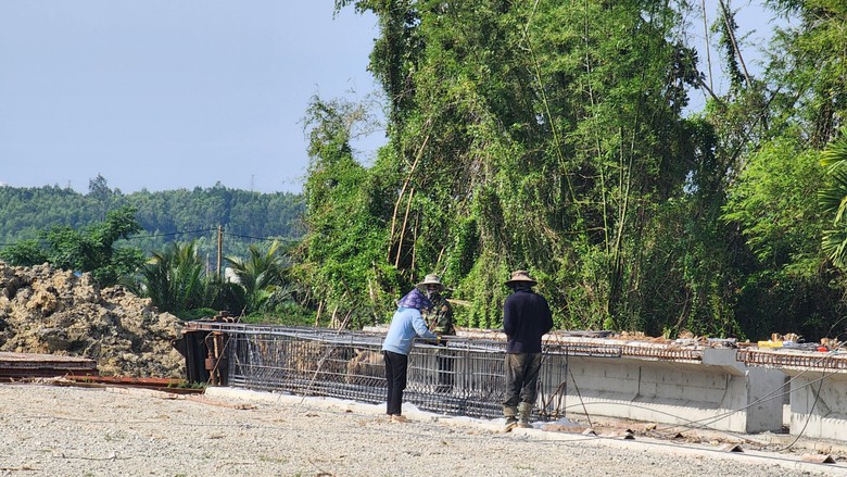 Quảng Ng&atilde;i: Ngổn ngang ở dự &aacute;n đập ngăn mặn gần 100 tỷ- Ảnh 2.