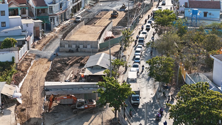 To&agrave;n cảnh hai c&acirc;y cầu vượt s&ocirc;ng Rạch Đỉa giải cứu giao th&ocirc;ng ph&iacute;a Nam TP.HCM- Ảnh 5.