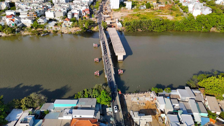 To&agrave;n cảnh hai c&acirc;y cầu vượt s&ocirc;ng Rạch Đỉa giải cứu giao th&ocirc;ng ph&iacute;a Nam TP.HCM- Ảnh 2.