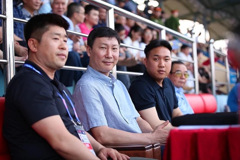 Xuất hiện 3 nh&acirc;n vật lạ trong d&agrave;n "ph&oacute; tướng" của HLV Kim Sang-sik- Ảnh 1.