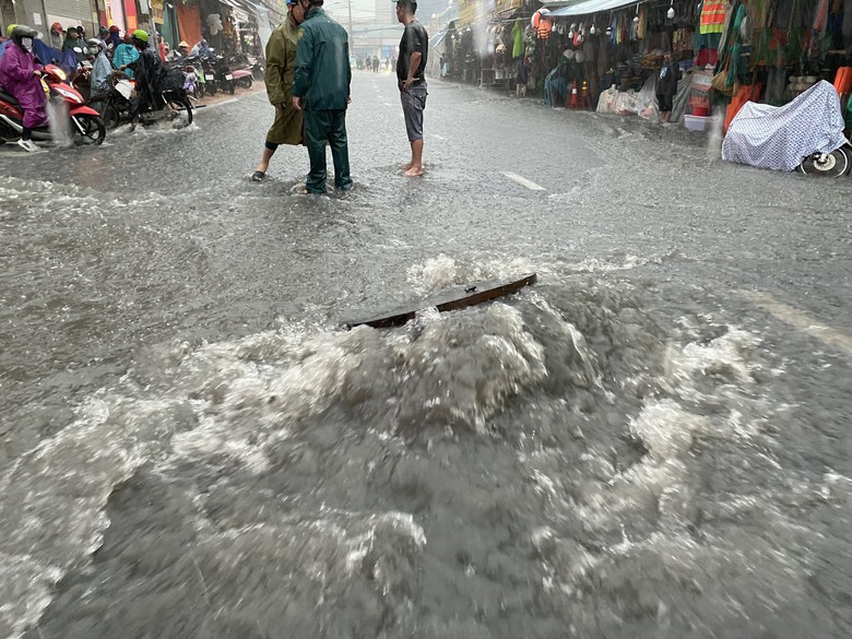 Chợ Thủ Đức v&agrave; nhiều khu vực TP.HCM sẽ c&oacute; phương &aacute;n chống ngập khẩn trong năm 2025- Ảnh 2.
