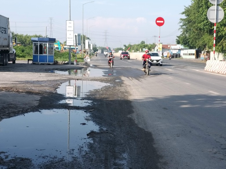 Sớm khắc phục vệt hằn l&uacute;n tr&ecirc;n quốc lộ 1 tuyến tr&aacute;nh th&agrave;nh phố T&acirc;n An- Ảnh 2.