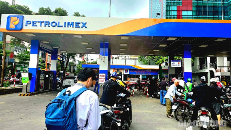 Gi&aacute; xăng giảm mạnh phi&ecirc;n thứ 2 li&ecirc;n tiếp- Ảnh 1.