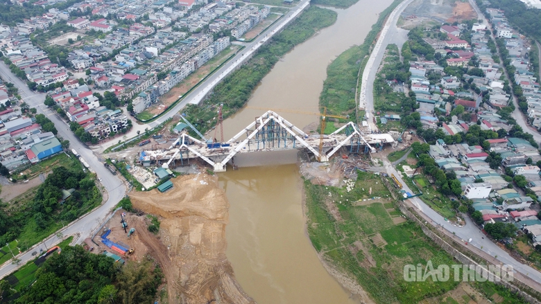 Cầu Ph&uacute; Thịnh bắc qua s&ocirc;ng Hồng ở L&agrave;o Cai đ&atilde; th&agrave;nh h&igrave;nh- Ảnh 1.