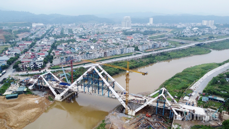 Cầu Ph&uacute; Thịnh bắc qua s&ocirc;ng Hồng ở L&agrave;o Cai đ&atilde; th&agrave;nh h&igrave;nh- Ảnh 6.