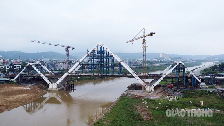 Cầu Ph&uacute; Thịnh bắc qua s&ocirc;ng Hồng ở L&agrave;o Cai đ&atilde; th&agrave;nh h&igrave;nh- Ảnh 8.