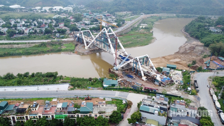 Cầu Ph&uacute; Thịnh bắc qua s&ocirc;ng Hồng ở L&agrave;o Cai đ&atilde; th&agrave;nh h&igrave;nh- Ảnh 11.