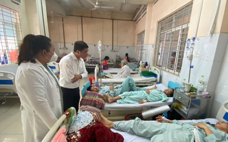 Hơn 500 người ngộ độc do ăn b&aacute;nh m&igrave;: Chủ tiệm thanh to&aacute;n gần 600 triệu viện ph&iacute;- Ảnh 1.