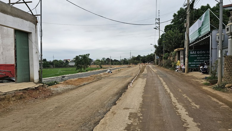 Hà Nội: Báo động đường thi công ẩu gây nguy cơ tai nạn- Ảnh 11. Hà Nội: Báo động đường thi công ẩu gây nguy cơ tai nạn- Ảnh 11.