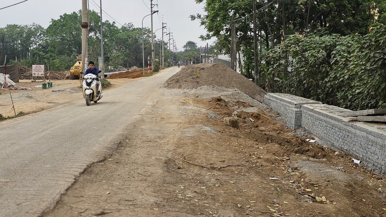 Hà Nội: Báo động đường thi công ẩu gây nguy cơ tai nạn- Ảnh 6. Hà Nội: Báo động đường thi công ẩu gây nguy cơ tai nạn- Ảnh 6.