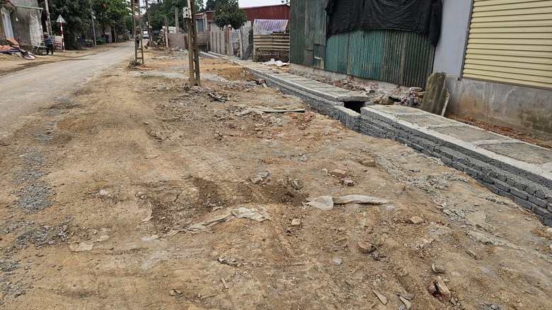 Hà Nội: Báo động đường thi công ẩu gây nguy cơ tai nạn- Ảnh 10. Hà Nội: Báo động đường thi công ẩu gây nguy cơ tai nạn- Ảnh 10.