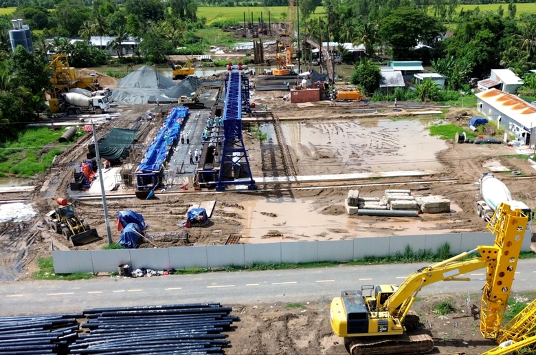 C&aacute;c g&oacute;i thầu x&acirc;y lắp cao tốc trục ngang qua Cần Thơ thi c&ocirc;ng thế n&agrave;o sau khi c&oacute; c&aacute;t?- Ảnh 1.