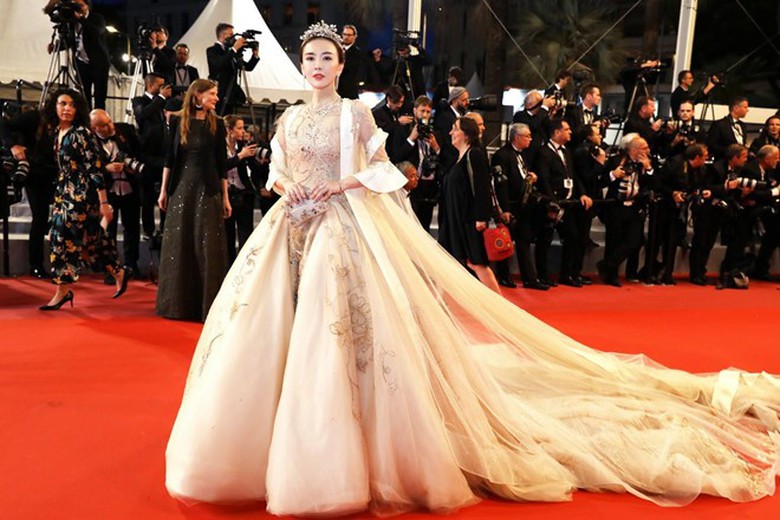 50 ng&ocirc;i sao v&ocirc; danh Trung Quốc đang biến LHP Cannes th&agrave;nh một c&aacute;i chợ- Ảnh 4.