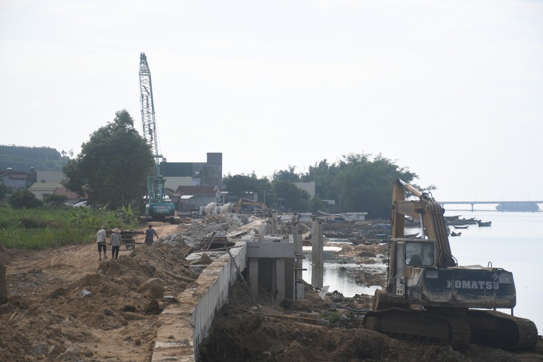 Quảng Ngãi: Nguy cơ vỡ tiến độ hai dự án kè hơn 400 tỷ- Ảnh 1. Quảng Ngãi: Nguy cơ vỡ tiến độ hai dự án kè hơn 400 tỷ- Ảnh 1.