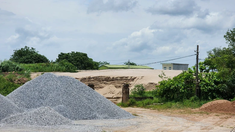 Th&aacute;i B&igrave;nh: Trạm trộn, bến b&atilde;i tr&aacute;i ph&eacute;p bủa v&acirc;y, ch&iacute;nh quyền loay hoay xử l&yacute;- Ảnh 3.