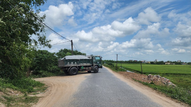 Th&aacute;i B&igrave;nh: Trạm trộn, bến b&atilde;i tr&aacute;i ph&eacute;p bủa v&acirc;y, ch&iacute;nh quyền loay hoay xử l&yacute;- Ảnh 2.