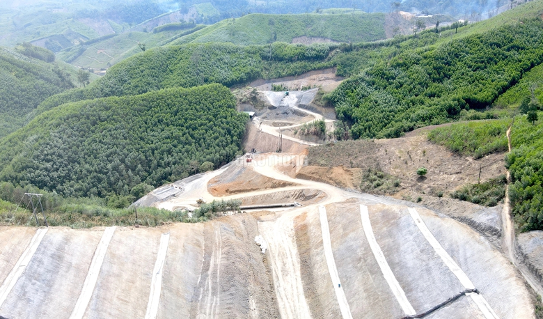 Nh&agrave; thầu cao tốc Kh&aacute;nh H&ograve;a - Bu&ocirc;n Ma Thuột tập kết m&aacute;y m&oacute;c chờ mặt bằng- Ảnh 4.