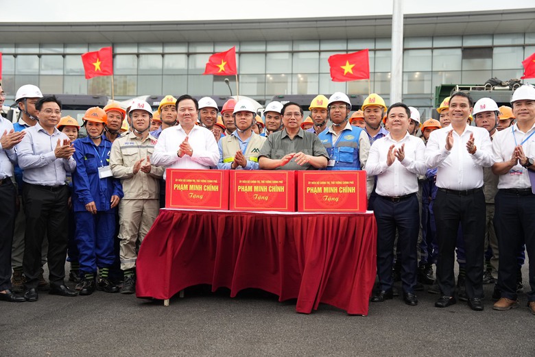 Thủ tướng phát lệnh khởi công mở rộng nhà ga T2 sân bay Nội Bài- Ảnh 3. Thủ tướng phát lệnh khởi công mở rộng nhà ga T2 sân bay Nội Bài- Ảnh 3.