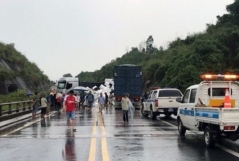 Hiện trường vụ tai nạn - Ảnh: TTXVN. Hiện trường vụ tai nạn - Ảnh: TTXVN.