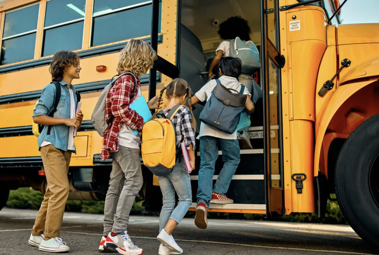 &Ocirc; t&ocirc; kinh doanh vận tải được kết hợp đưa đ&oacute;n học sinh?- Ảnh 2.