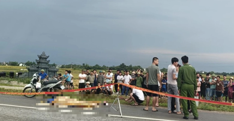 Một c&ocirc; g&aacute;i bị s&eacute;t đ&aacute;nh tử vong khi đang đi xe m&aacute;y tr&ecirc;n đường- Ảnh 1.