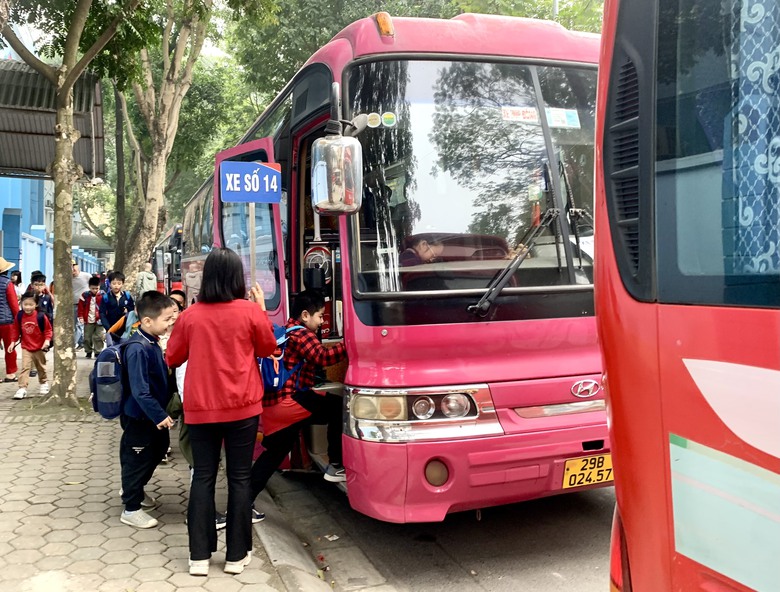 &Ocirc; t&ocirc; kinh doanh vận tải được kết hợp đưa đ&oacute;n học sinh?- Ảnh 1.