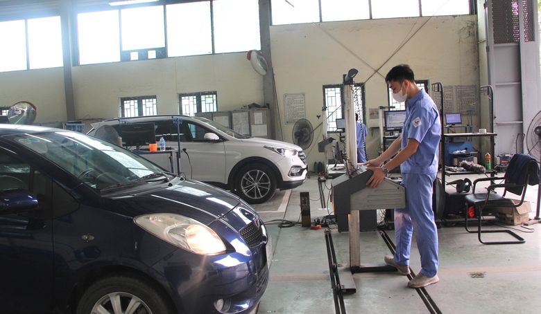 Người d&acirc;n đổ x&ocirc; đi kiểm định xe sau lễ, trung t&acirc;m mở cửa từ s&aacute;ng sớm- Ảnh 5.