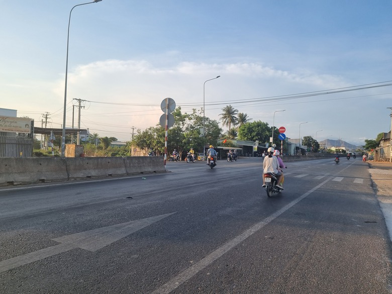 Sớm sửa chữa c&aacute;c đoạn hư hỏng tr&ecirc;n QL1 qua B&igrave;nh Thuận- Ảnh 2.