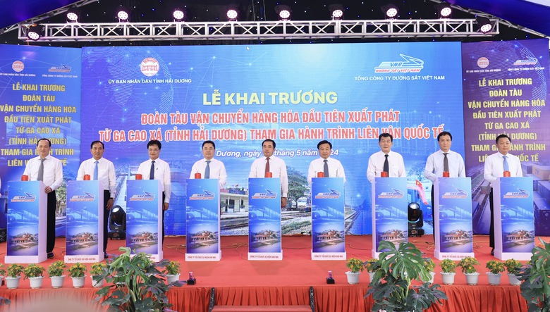 Chuyến tàu đầu tiên chở hàng liên vận quốc tế xuất phát từ ga Cao Xá- Ảnh 1. Chuyến tàu đầu tiên chở hàng liên vận quốc tế xuất phát từ ga Cao Xá- Ảnh 1.