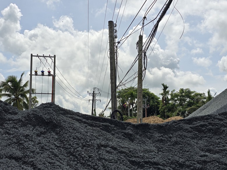 Chậm di dời đường d&acirc;y điện tr&ecirc;n cao tốc Ch&acirc;u Đốc - Cần Thơ - S&oacute;c Trăng- Ảnh 2.