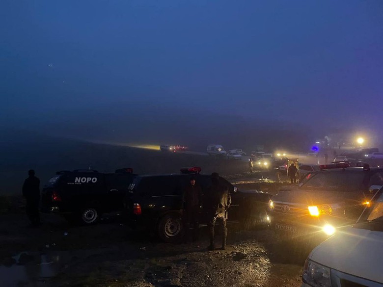 Lực lượng cứu hộ Trăng lưỡi liềm đỏ v&agrave; c&aacute;c đơn vị qu&acirc;n sự, lực lượng thực thi ph&aacute;p luật đ&atilde; nỗ lực t&igrave;m kiếm chiếc trực thăng bất kể ng&agrave;y đ&ecirc;m v&agrave; điều kiện thời tiết hết sức kh&oacute; khăn. (Ảnh: Mehr News Agency)