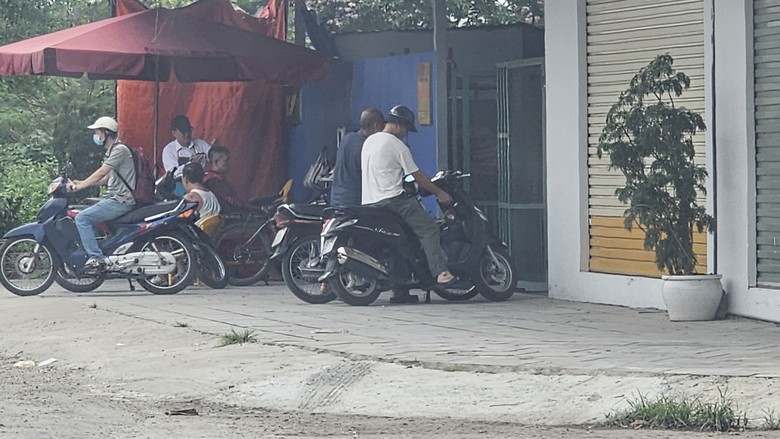 Hải Phòng: Bãi đỗ xe không phép mọc trên dự án dở dang- Ảnh 4. Hải Phòng: Bãi đỗ xe không phép mọc trên dự án dở dang- Ảnh 4.