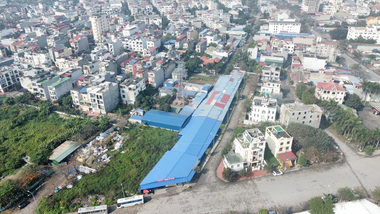 Hải Phòng: Bãi đỗ xe không phép mọc trên dự án dở dang- Ảnh 2. Hải Phòng: Bãi đỗ xe không phép mọc trên dự án dở dang- Ảnh 2.