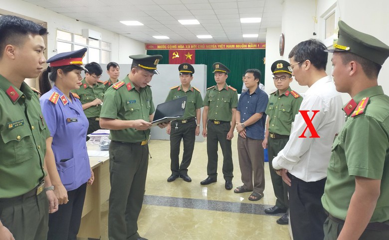 Nguy&ecirc;n gi&aacute;m đốc văn ph&ograve;ng đăng k&yacute; đất đai ở Thanh H&oacute;a c&ugrave;ng thuộc cấp bị bắt- Ảnh 1.
