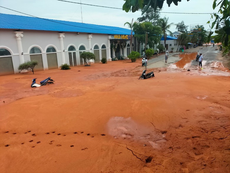 Chiều nay sẽ th&ocirc;ng đường bị c&aacute;t lấp ở Mũi N&eacute;- Ảnh 7.