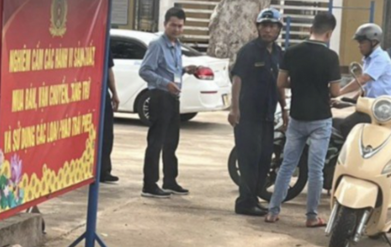 M&acirc;u thuẫn đất đai, một người đ&agrave;n &ocirc;ng bị đ&acirc;m tử vong tại trụ sở UBND x&atilde;- Ảnh 1.