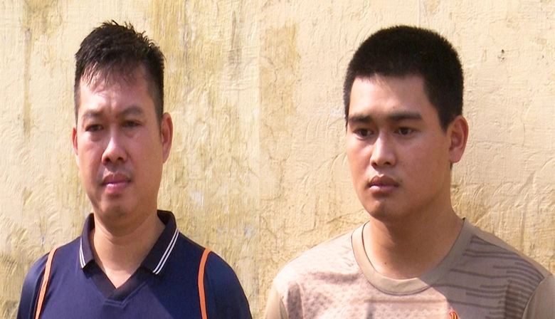 Bắt nh&oacute;m thanh ni&ecirc;n d&ugrave;ng s&uacute;ng, dao hỗn chiến trong qu&aacute;n karaoke ở An Giang- Ảnh 2.