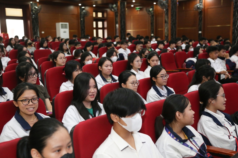 Hơn 500 học sinh được tuyên truyền, giáo dục pháp luật ATGT trước kỳ nghỉ hè- Ảnh 8. Hơn 500 học sinh được tuyên truyền, giáo dục pháp luật ATGT trước kỳ nghỉ hè- Ảnh 8.