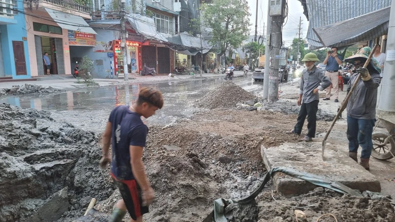 Th&aacute;i B&igrave;nh: Ph&aacute;t hoảng v&igrave; c&ocirc;ng trường dự &aacute;n chỉnh trang đ&ocirc; thị thi c&ocirc;ng ẩu- Ảnh 4.