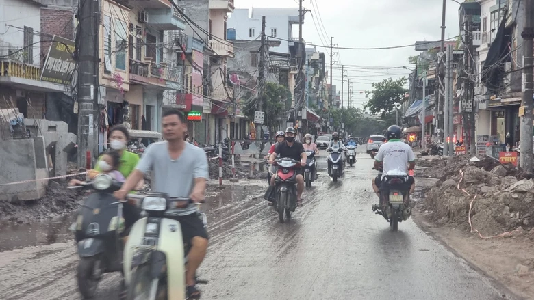 Th&aacute;i B&igrave;nh: Ph&aacute;t hoảng v&igrave; c&ocirc;ng trường dự &aacute;n chỉnh trang đ&ocirc; thị thi c&ocirc;ng ẩu- Ảnh 2.